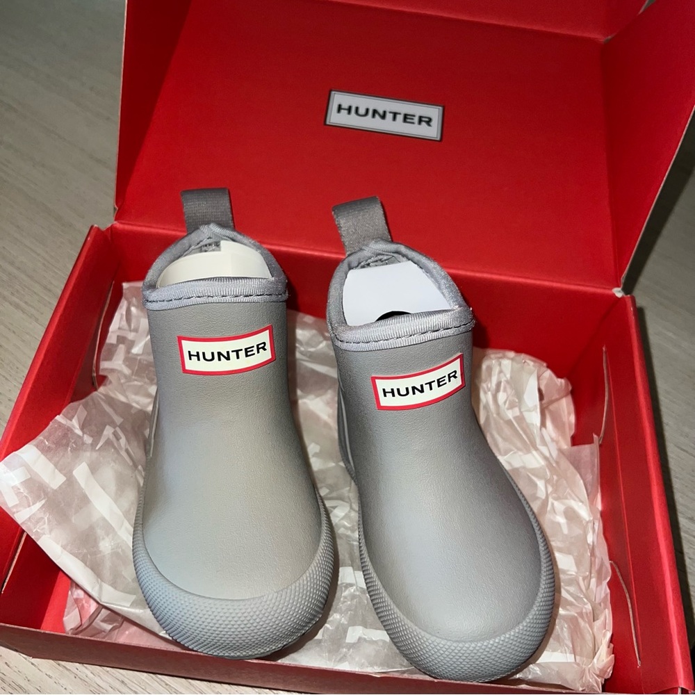 Hunter Kids Gray Boots - size 5
